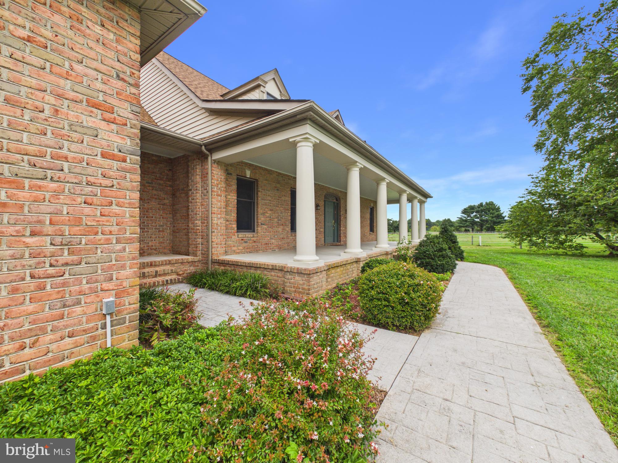 95 RINGSIDE DRIVE