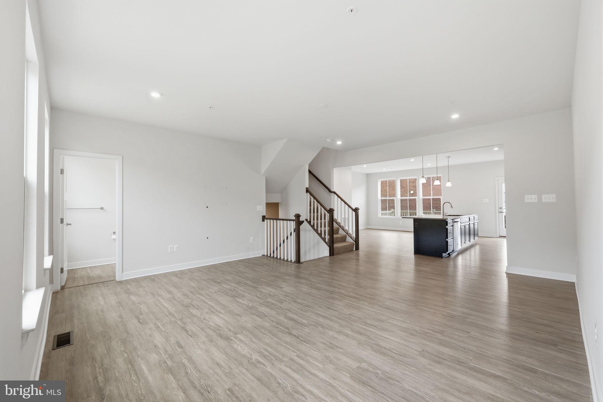 WESTCHESTER SQUARE - Residential