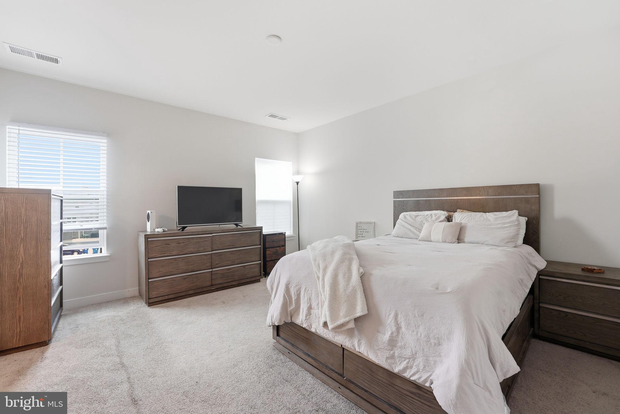 WESTCHESTER SQUARE - Residential