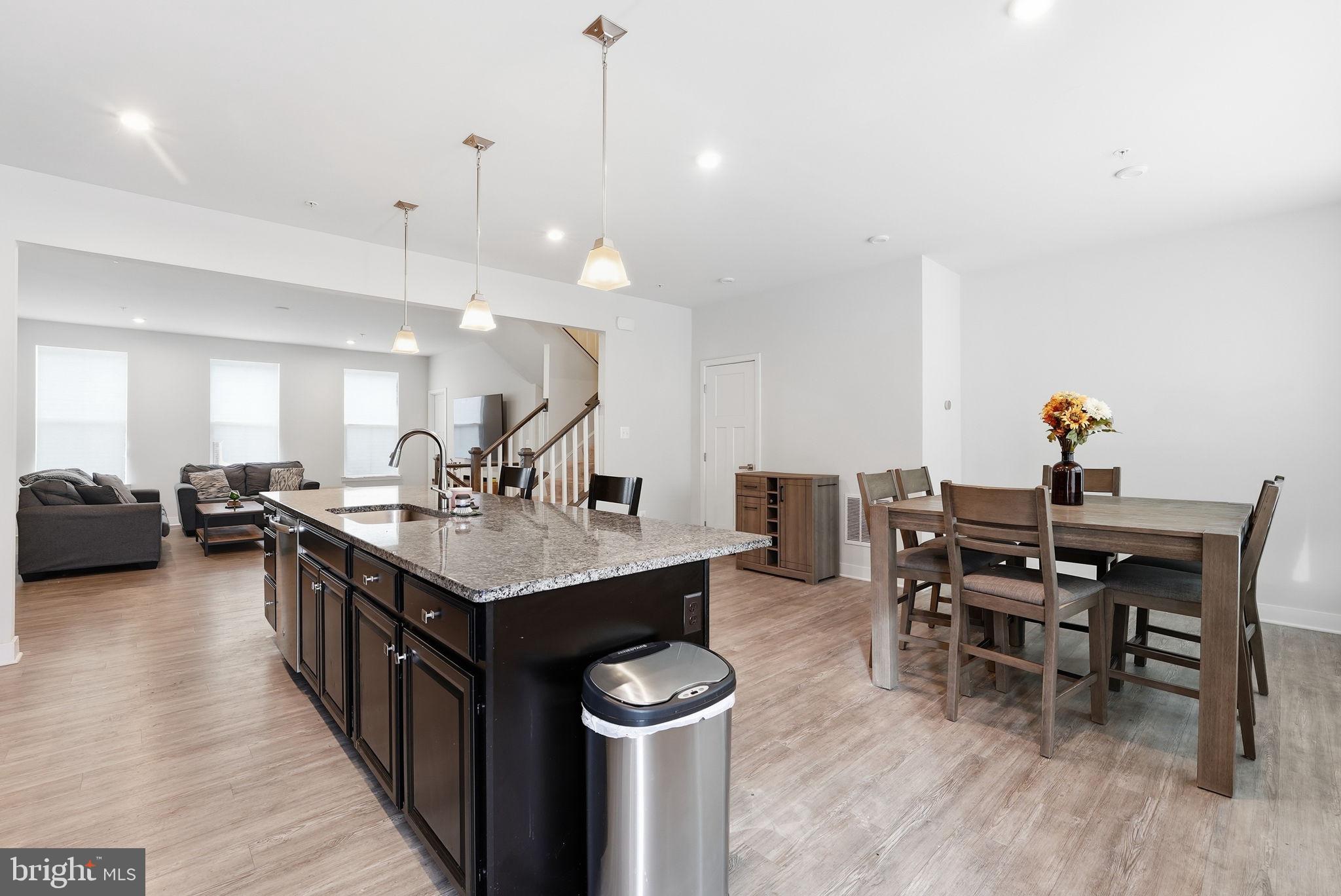 WESTCHESTER SQUARE - Residential