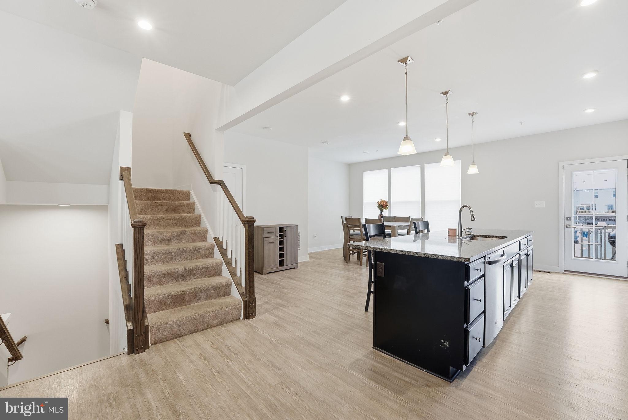 WESTCHESTER SQUARE - Residential