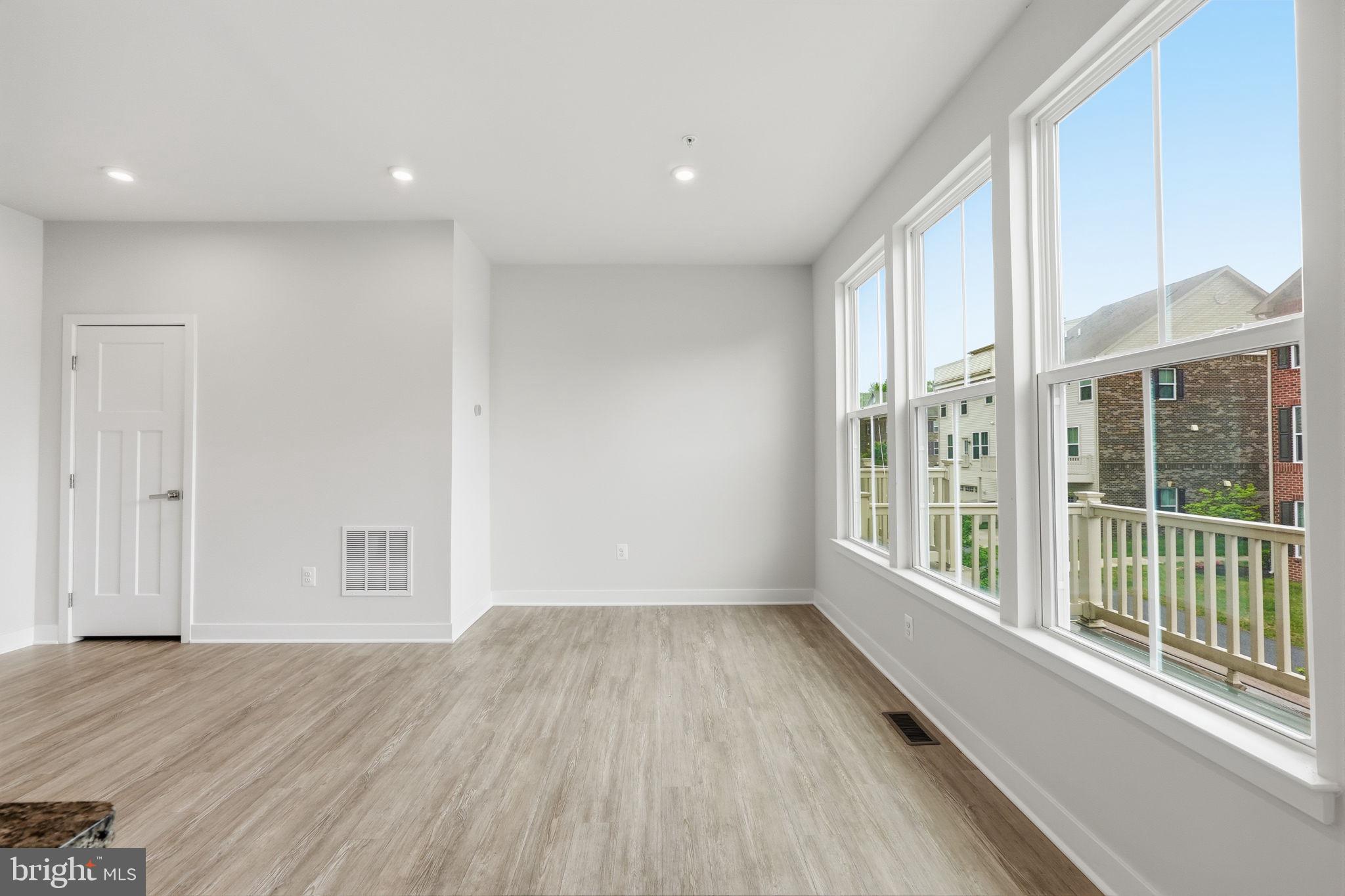 WESTCHESTER SQUARE - Residential
