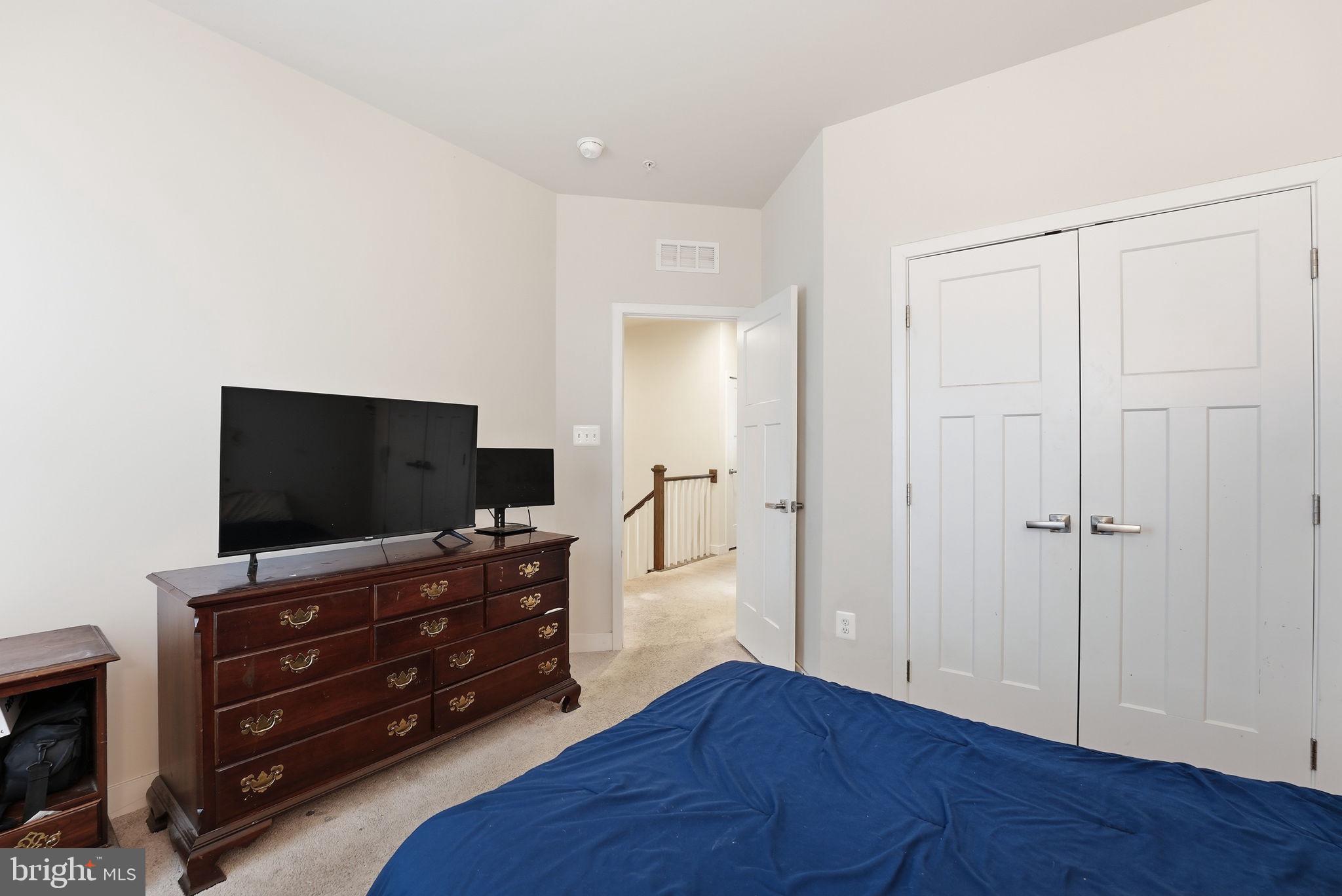 WESTCHESTER SQUARE - Residential