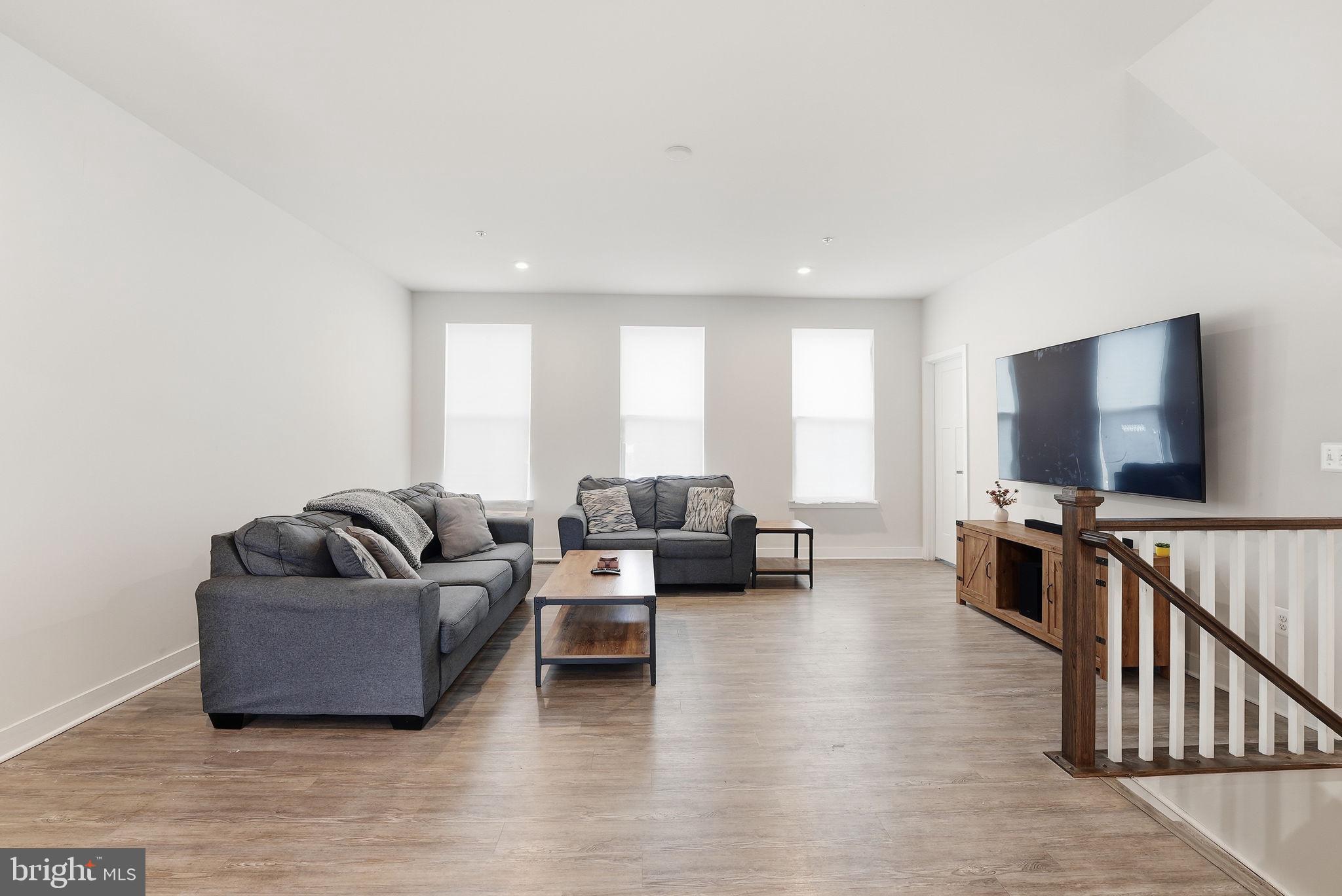 WESTCHESTER SQUARE - Residential