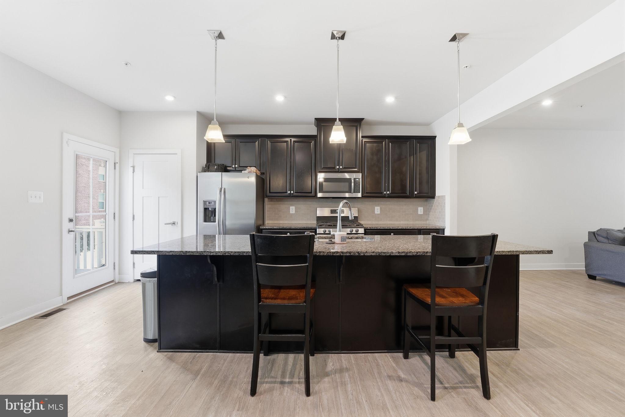 WESTCHESTER SQUARE - Residential