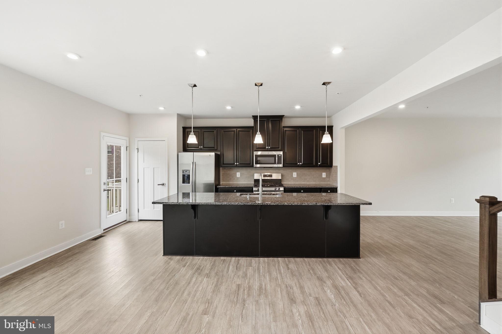WESTCHESTER SQUARE - Residential