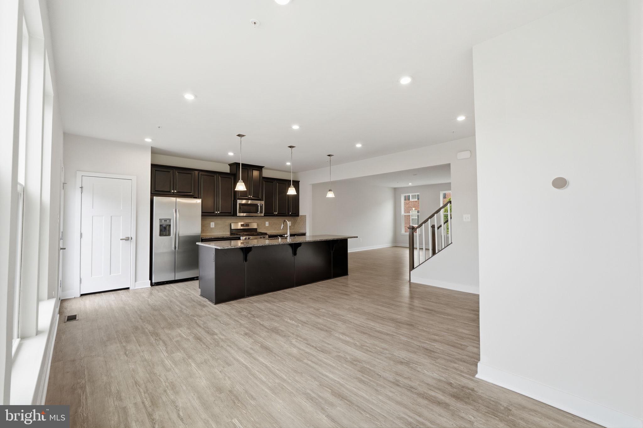 WESTCHESTER SQUARE - Residential