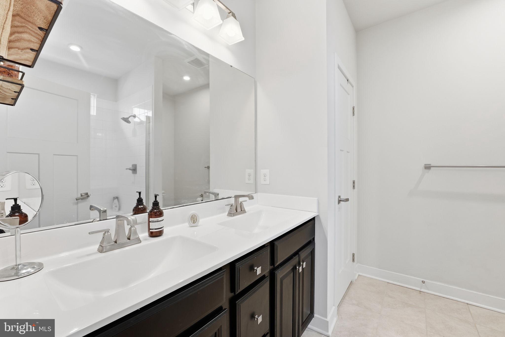 WESTCHESTER SQUARE - Residential