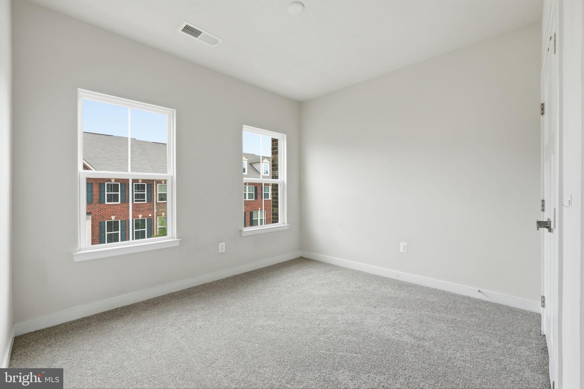 WESTCHESTER SQUARE - Residential