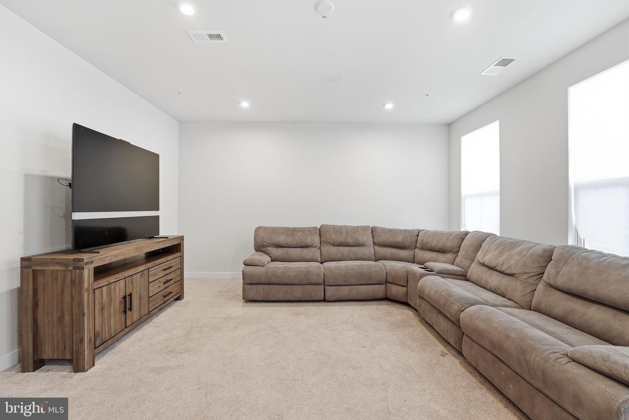 WESTCHESTER SQUARE - Residential