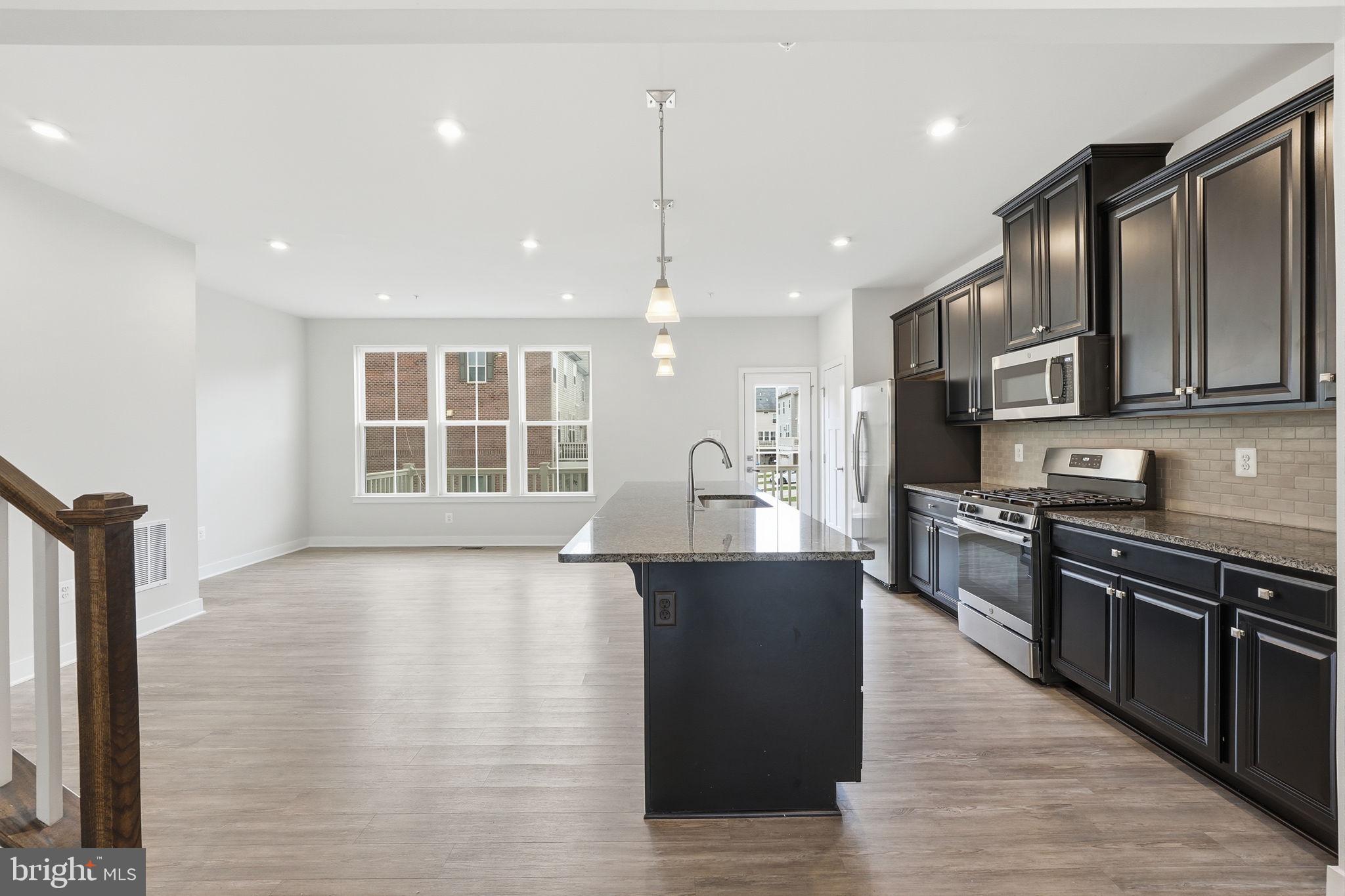 WESTCHESTER SQUARE - Residential
