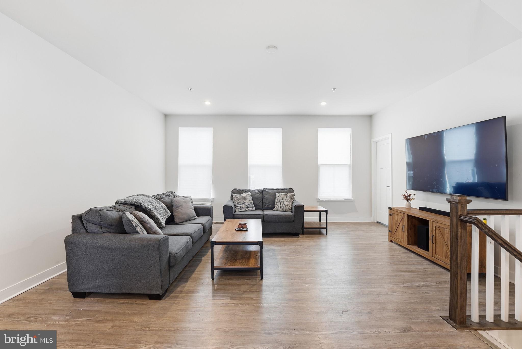 10929 CAVENDISH ALY ALLEY