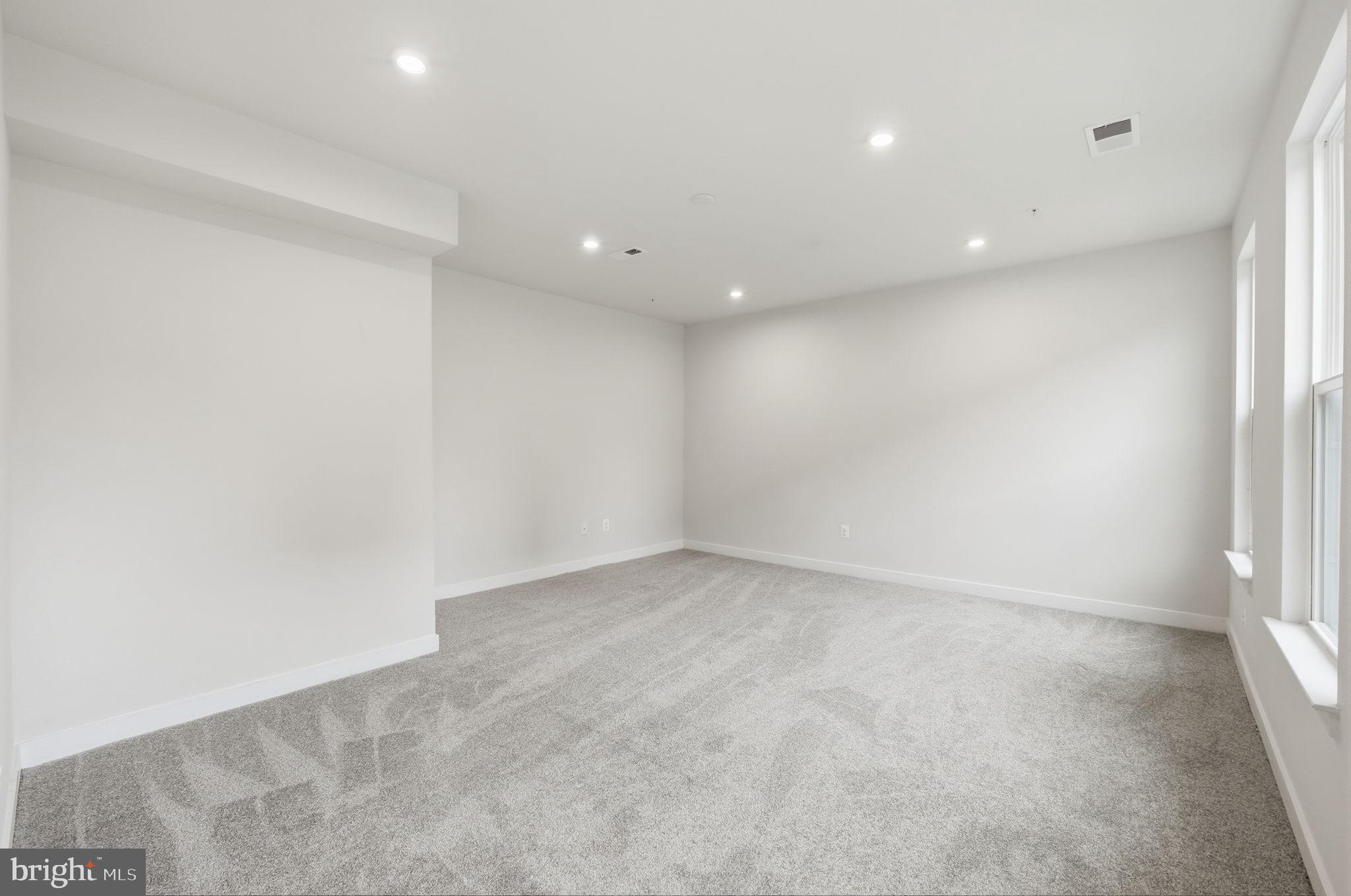 WESTCHESTER SQUARE - Residential