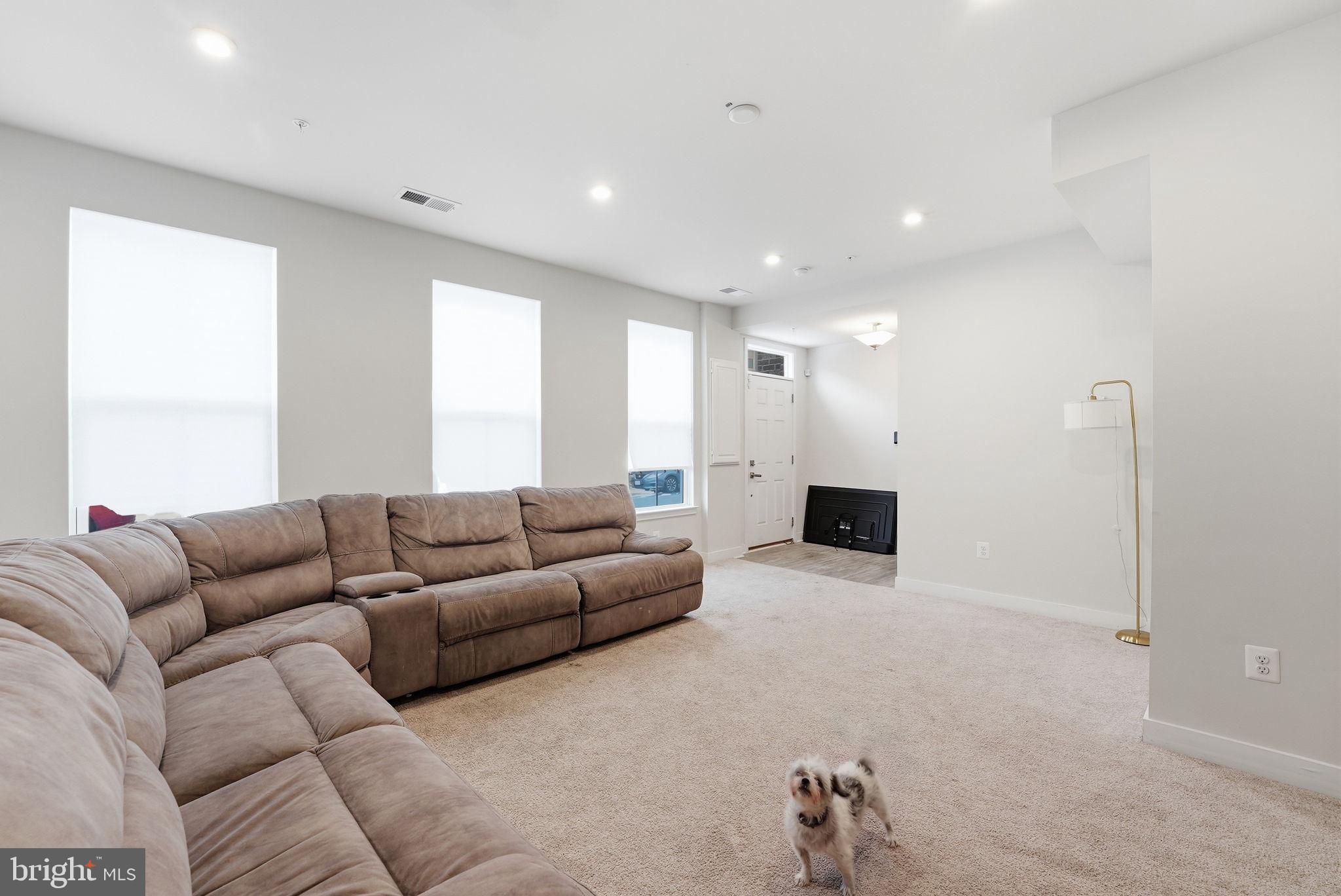 WESTCHESTER SQUARE - Residential