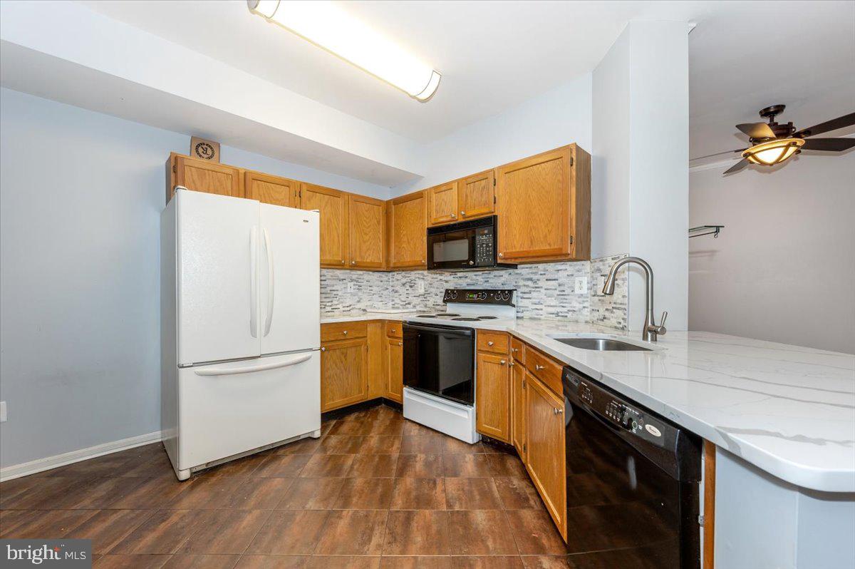 CEDAR GROVE AT CROFTON - Residential