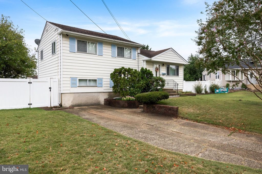 Photo of 613 Williams Terrace, RUNNEMEDE, NJ 08078 (MLS # NJCD2102768)