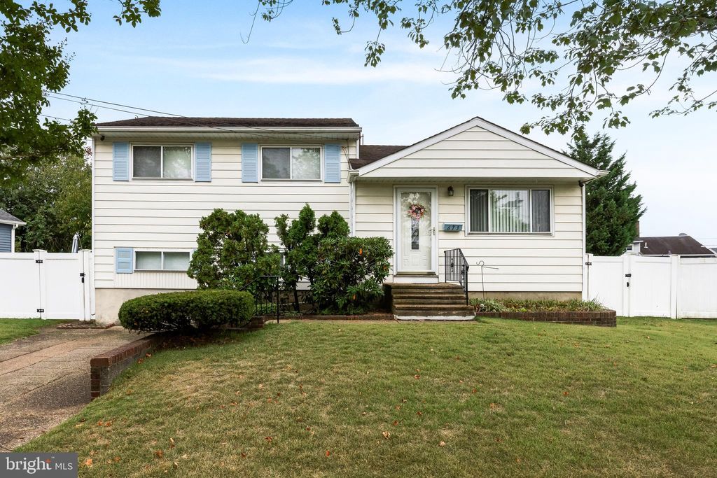 Photo of 613 Williams Terrace, RUNNEMEDE, NJ 08078 (MLS # NJCD2102768)
