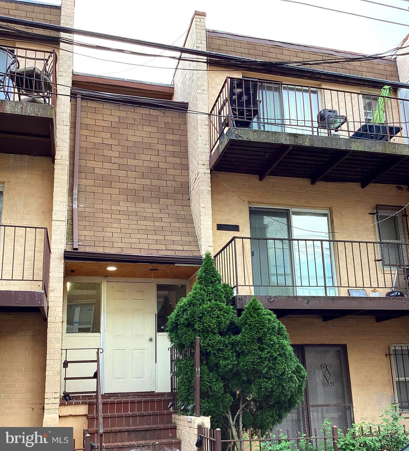 Photo 1 of 16 — 5005 D STREET SE 104, WASHINGTON, DC 20019
