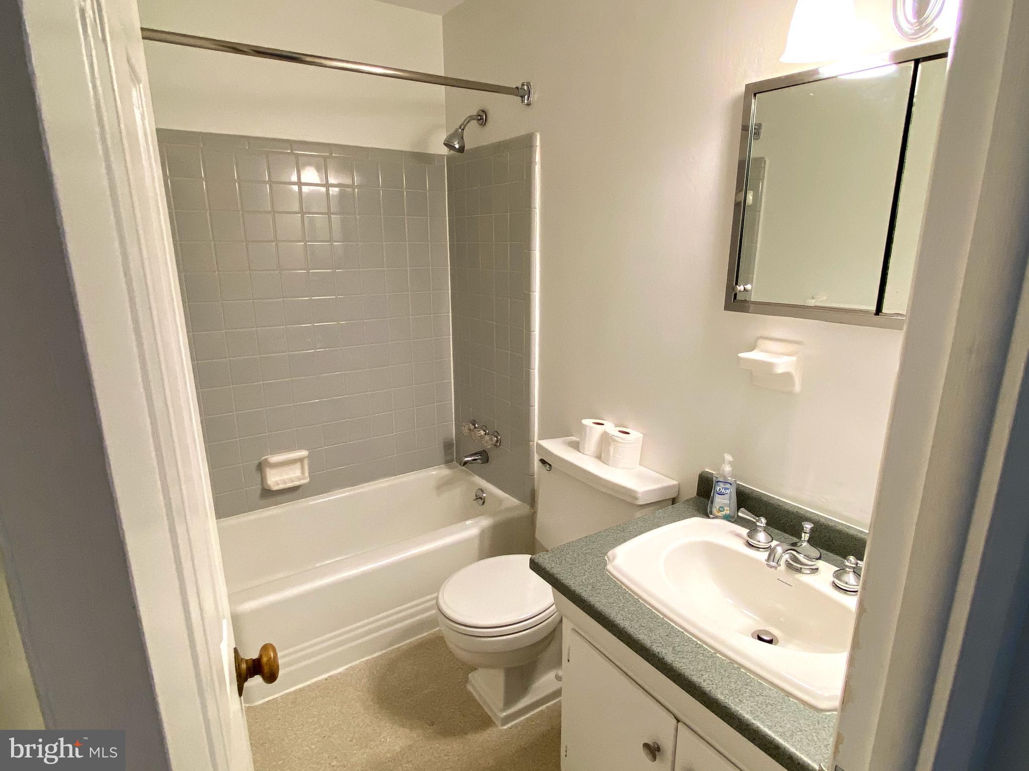 BEVERLY HILLS - Residential Lease