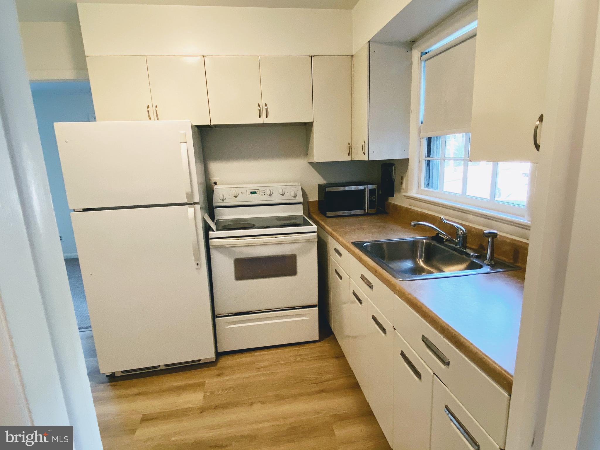 BEVERLY HILLS - Residential Lease