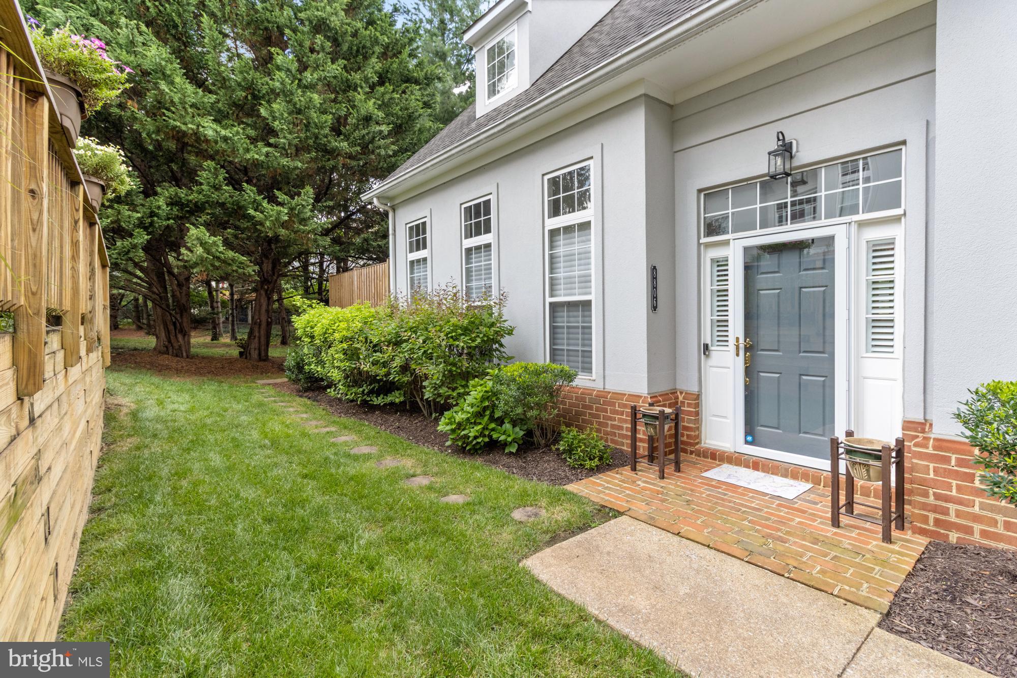 GREY ROCK VILLAS - Residential Lease