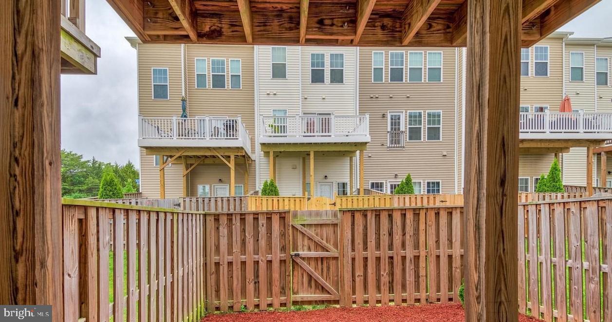 SIGNATURE AT BROADLANDS - Residential Lease