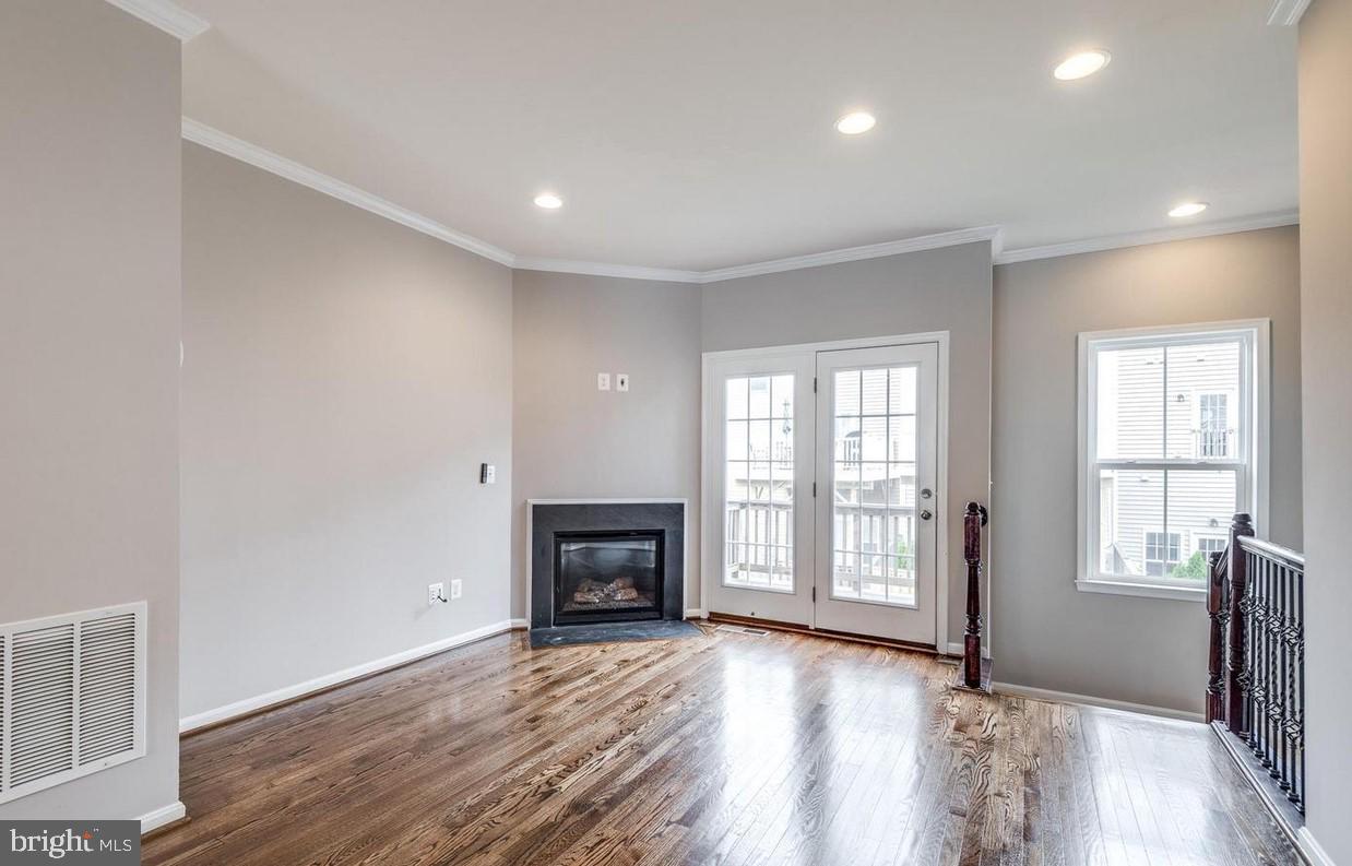 SIGNATURE AT BROADLANDS - Residential Lease