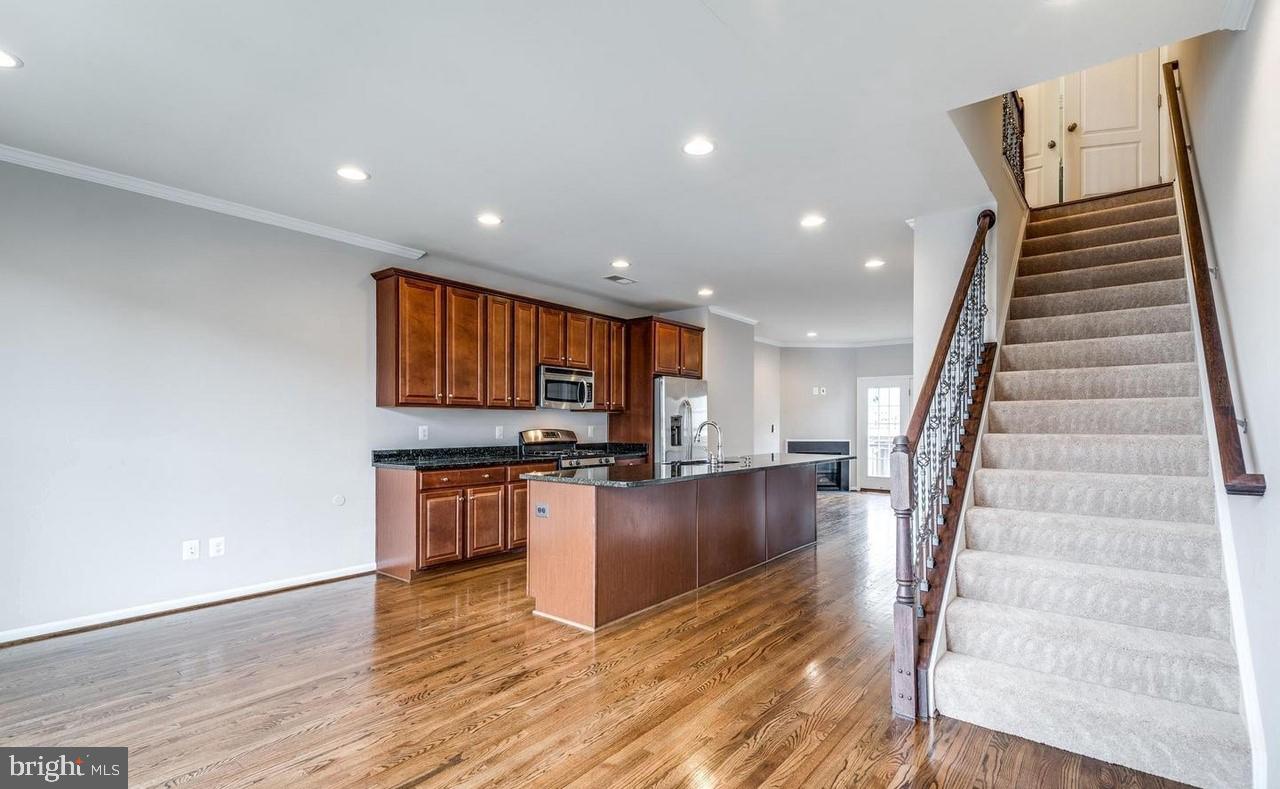 SIGNATURE AT BROADLANDS - Residential Lease