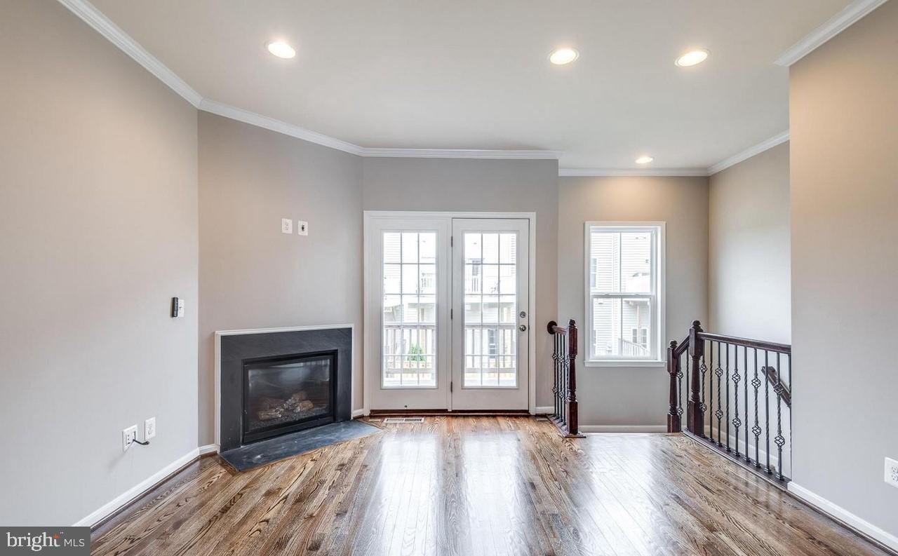 SIGNATURE AT BROADLANDS - Residential Lease