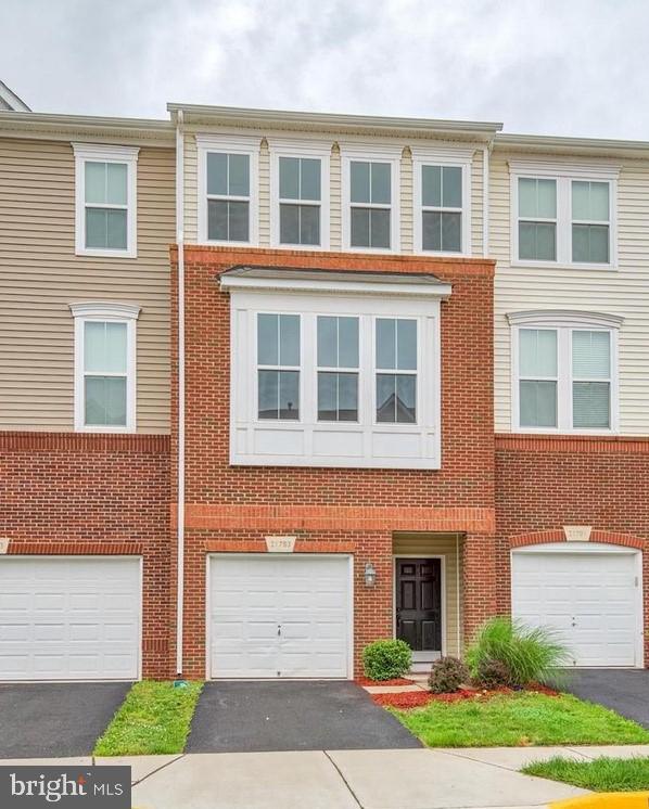 SIGNATURE AT BROADLANDS - Residential Lease