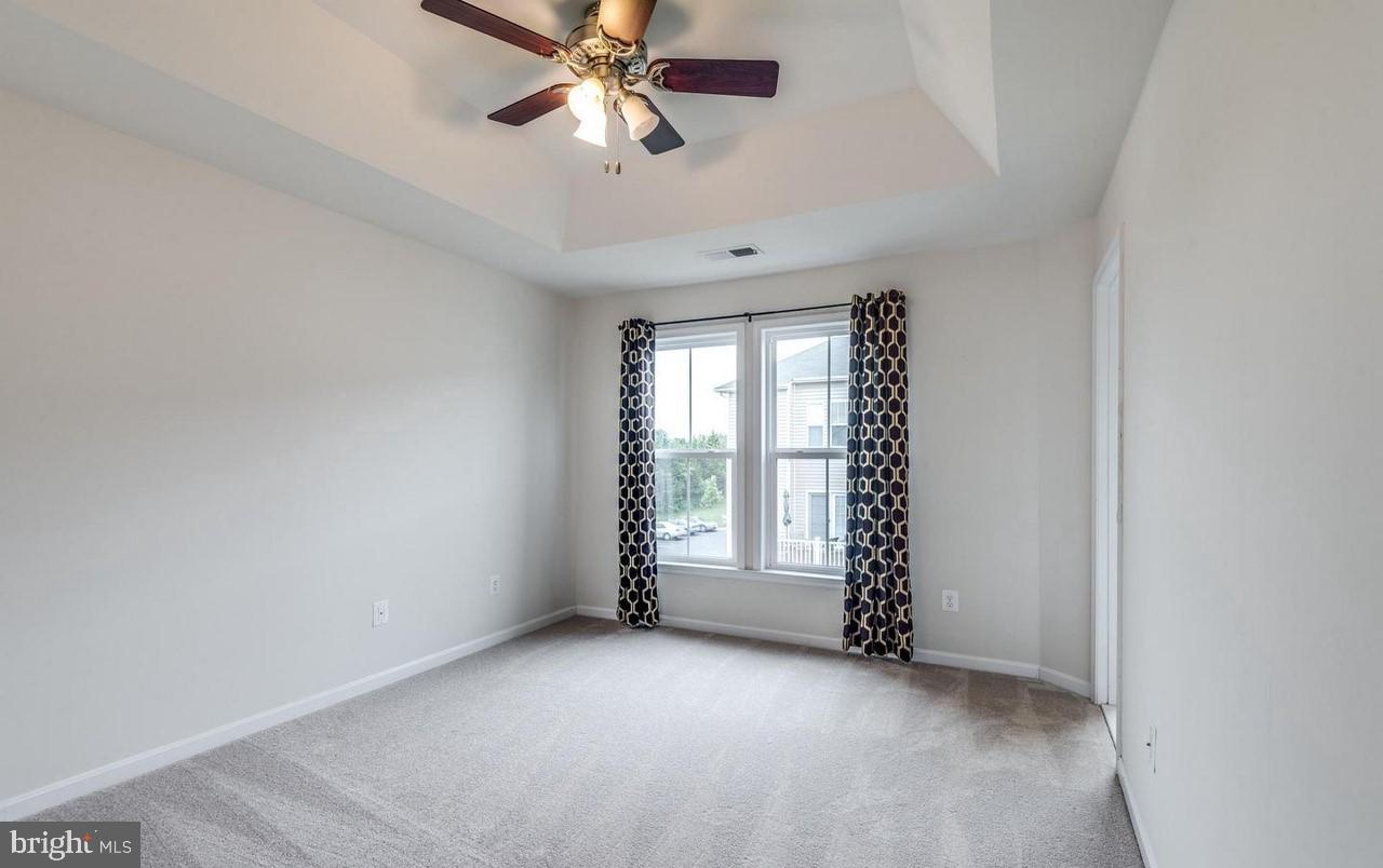 SIGNATURE AT BROADLANDS - Residential Lease