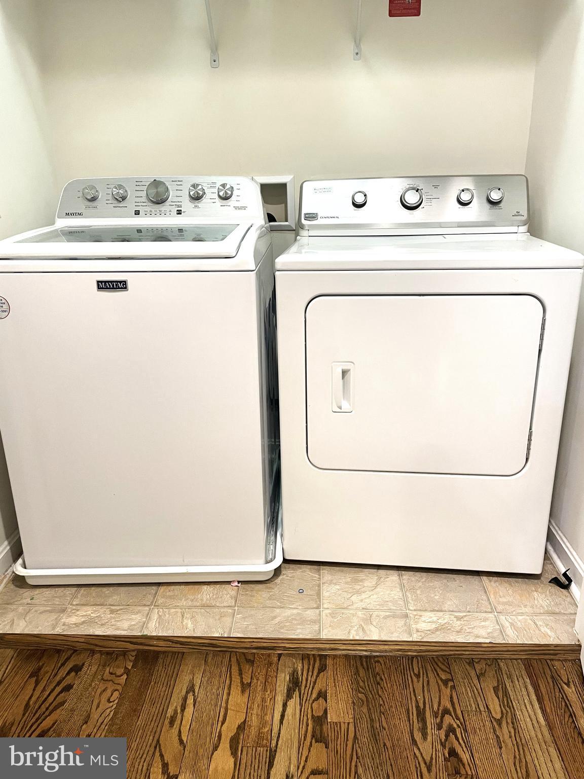 SIGNATURE AT BROADLANDS - Residential Lease