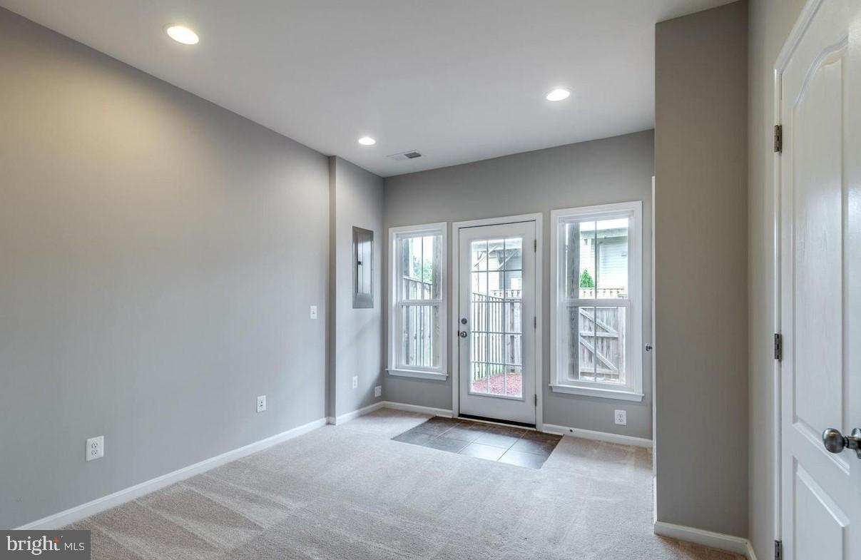 SIGNATURE AT BROADLANDS - Residential Lease