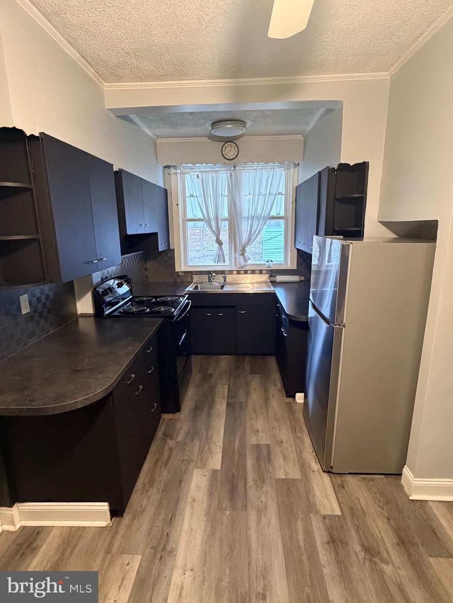 OPEN HOUSE: Wednesdays 5:00 PM - 5:30 PM SHARP / Saturdays 11:30 AM - 12:00 PM SHARP. Welcome to this very well-maintained, spacious, and updated townhome! This offers a generous living room, dining room, a modern kitchen, an updated full bathroom, and two comfortable bedrooms. Enjoy the convenience and comfort of this beautifully updated space. Don’t miss out on this fantastic rental opportunity, schedule a viewing today!