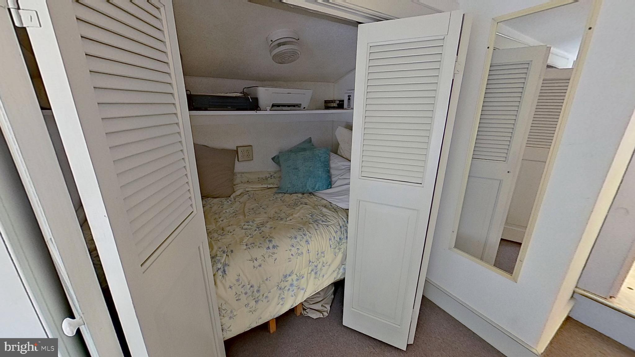 11525 HIGH POINT ROAD ROOM