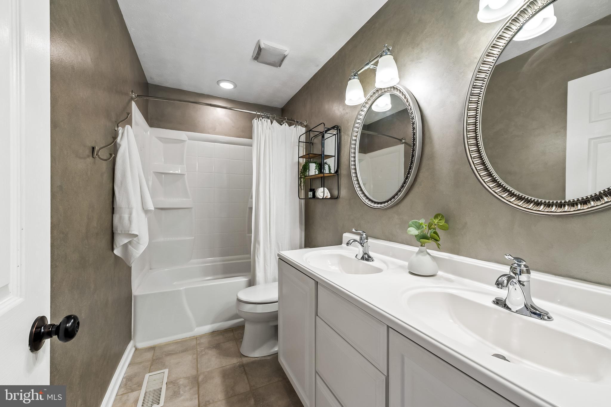 FOUR SEASONS ESTATES - Residential