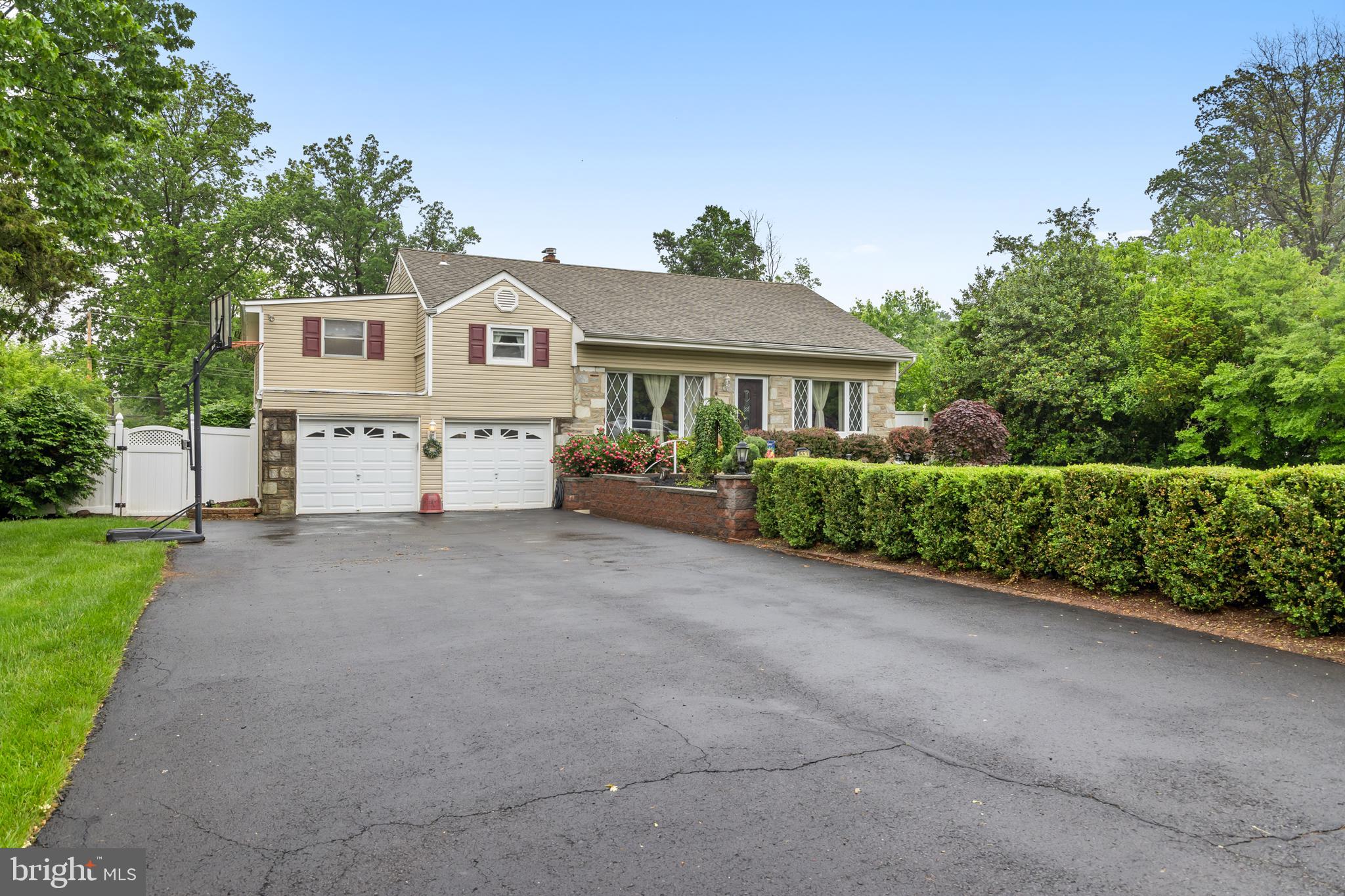 1553 PHEASANT DRIVE