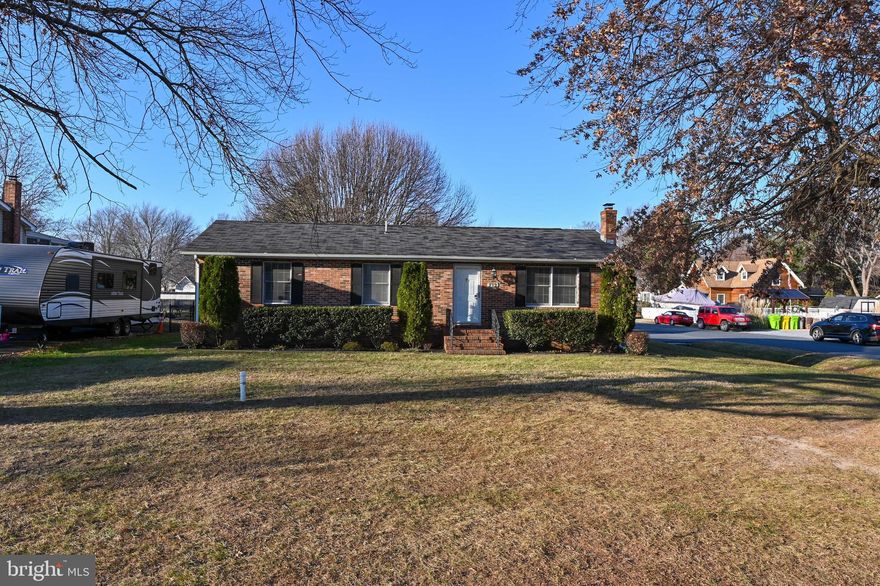 All offers presented 1/4/2022
CLOVERFIELDS- Beautiful Brick Rancher located in the amenity-rich community of Cloverfields.