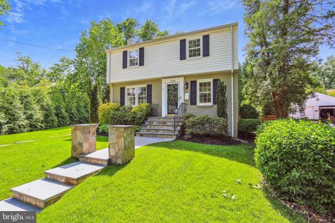 Photo of 11006 HARRIET LN, KENSINGTON, MD 20895 (MLS # MDMC2095242)