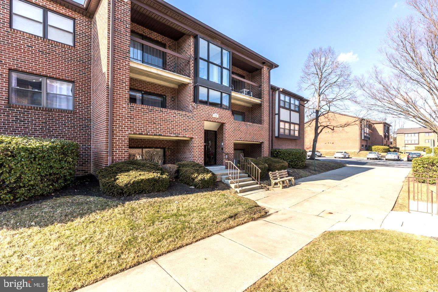 Large 2BR 2Ba rental opportunity in desired Baltimore county Location in Perry Hall.
The one has Central air and laundry inside along w parking
USE THIS LINK FO RAPPLICATION AND CREDIT CK FOR A FEE.. https://apply.link/WqGvSnc