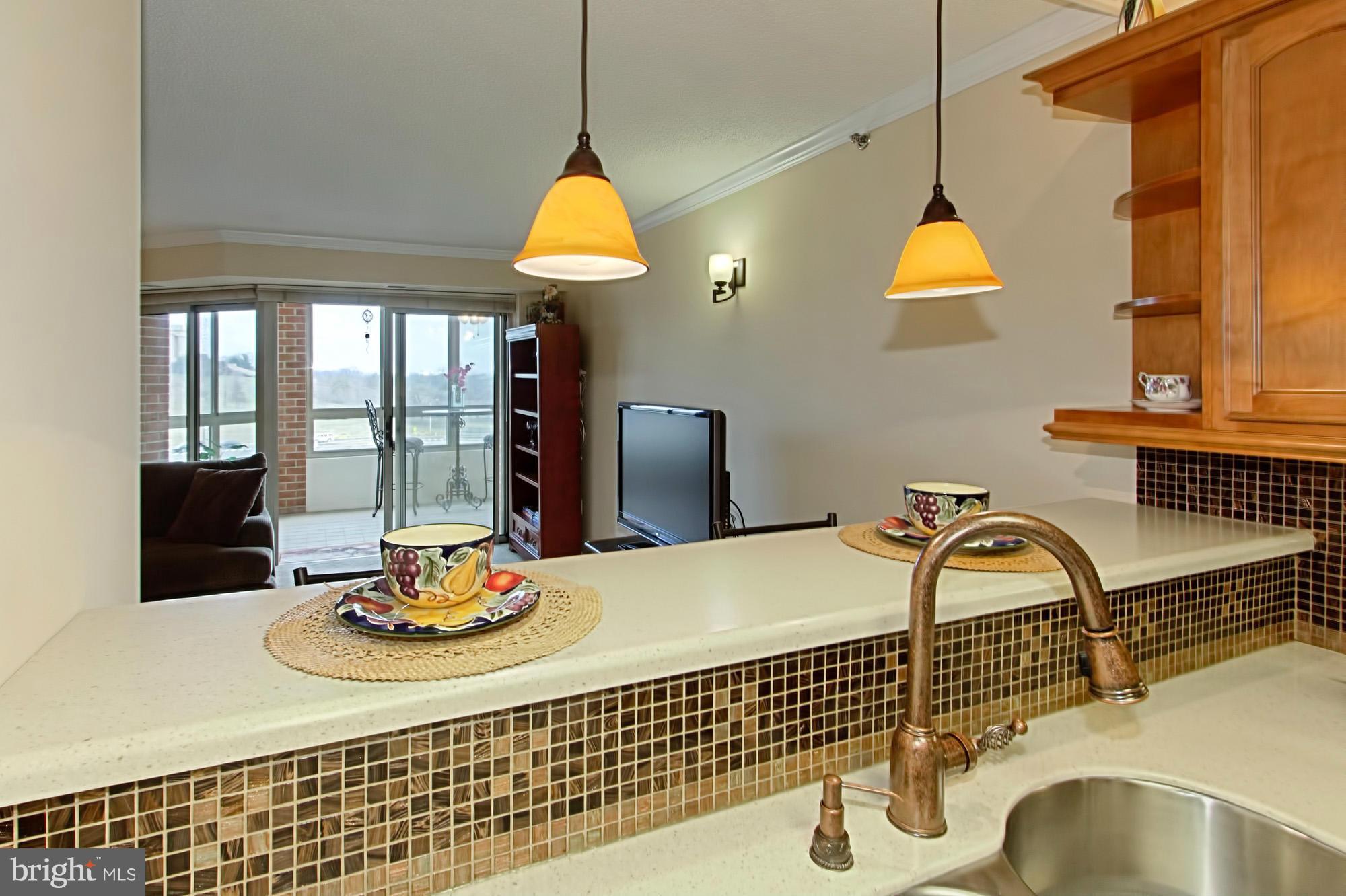 CARLYLE TOWERS - Residential