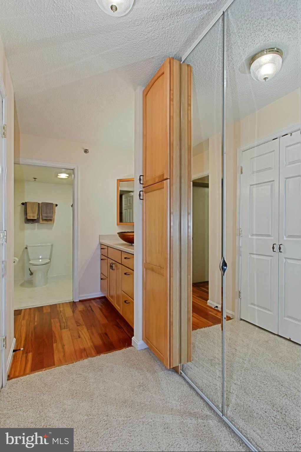 CARLYLE TOWERS - Residential