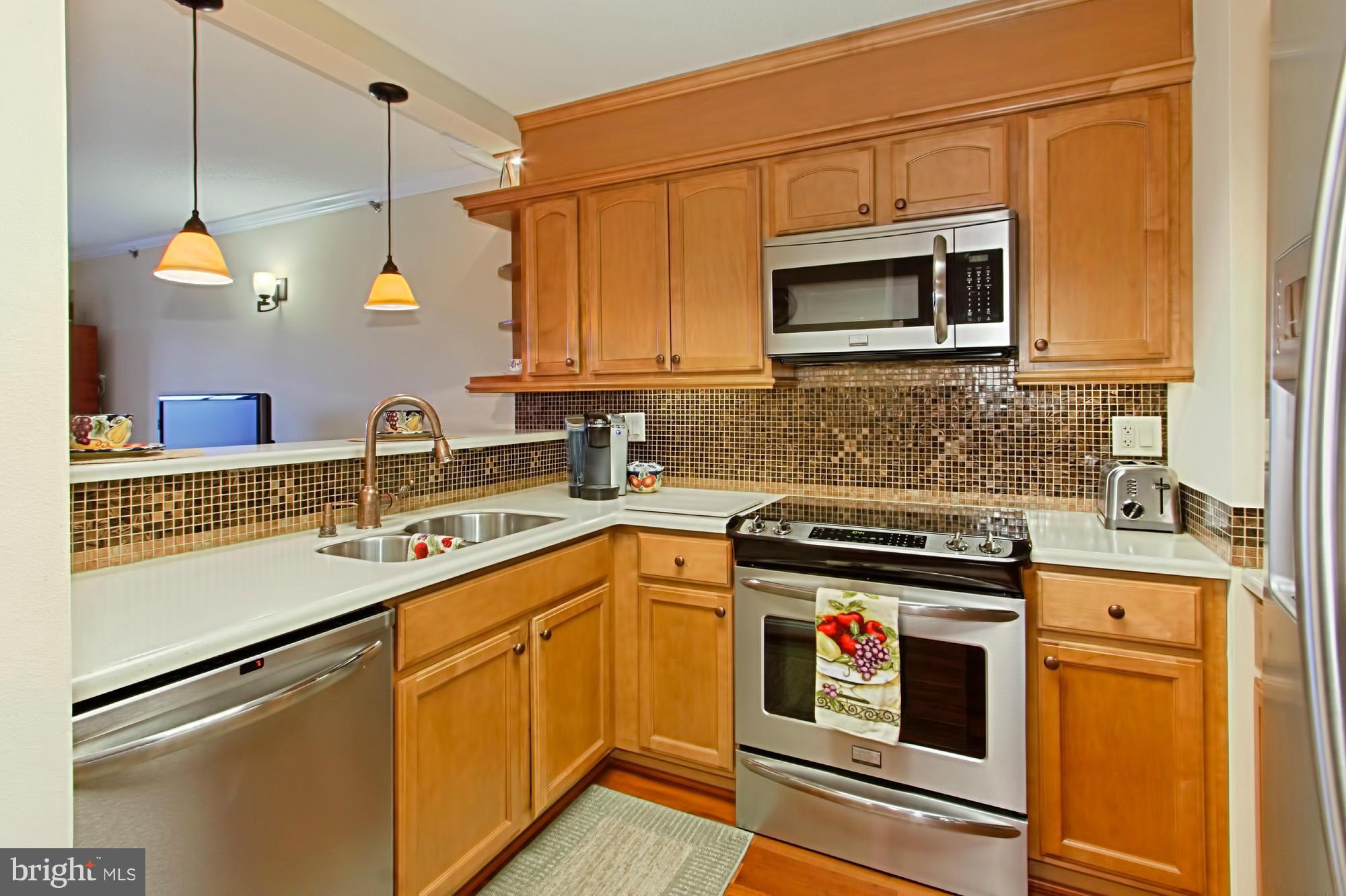 CARLYLE TOWERS - Residential