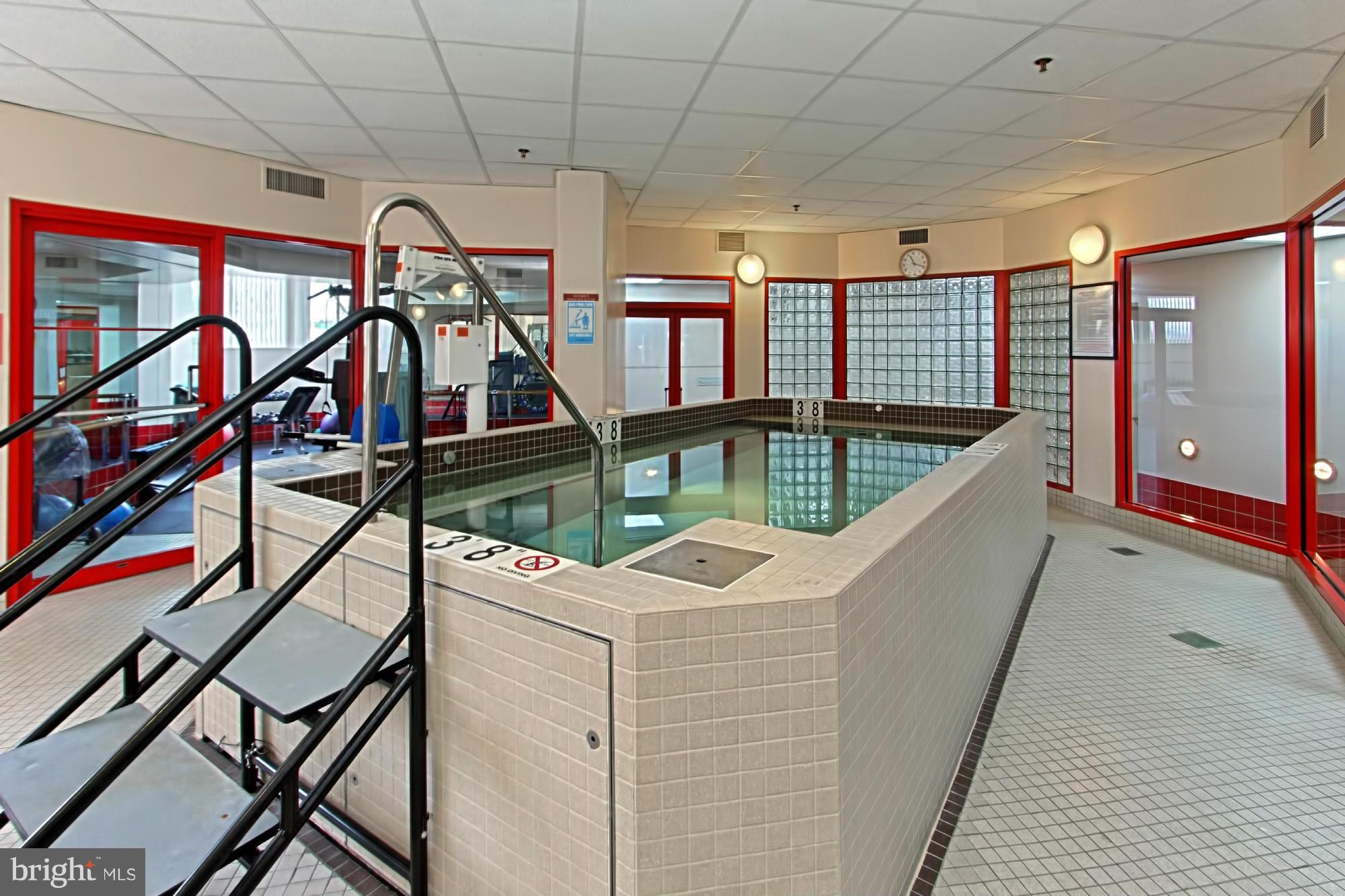 CARLYLE TOWERS - Residential