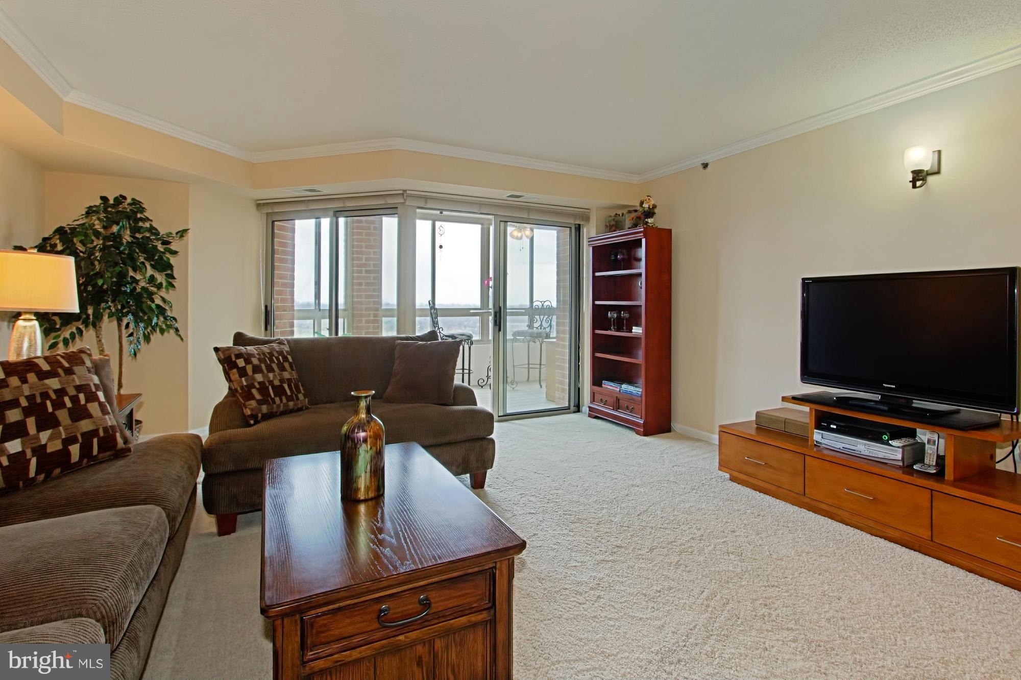 CARLYLE TOWERS - Residential