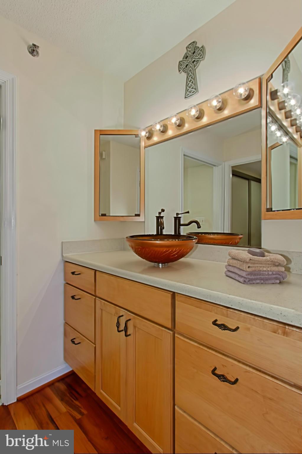 CARLYLE TOWERS - Residential