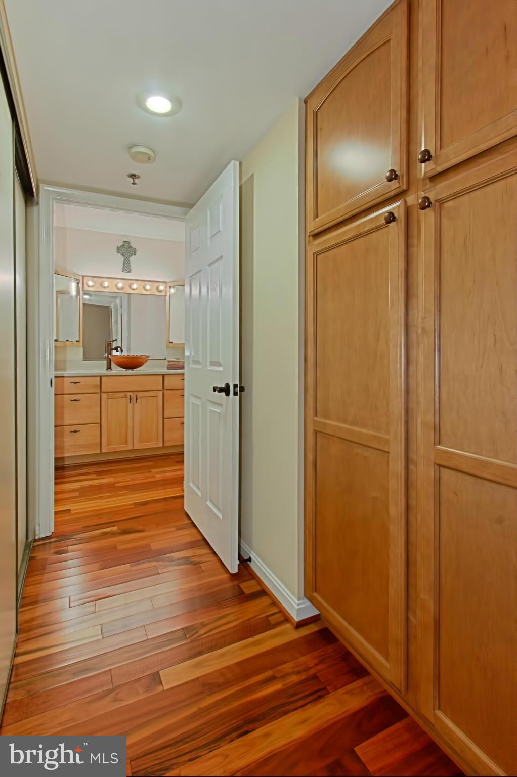 CARLYLE TOWERS - Residential