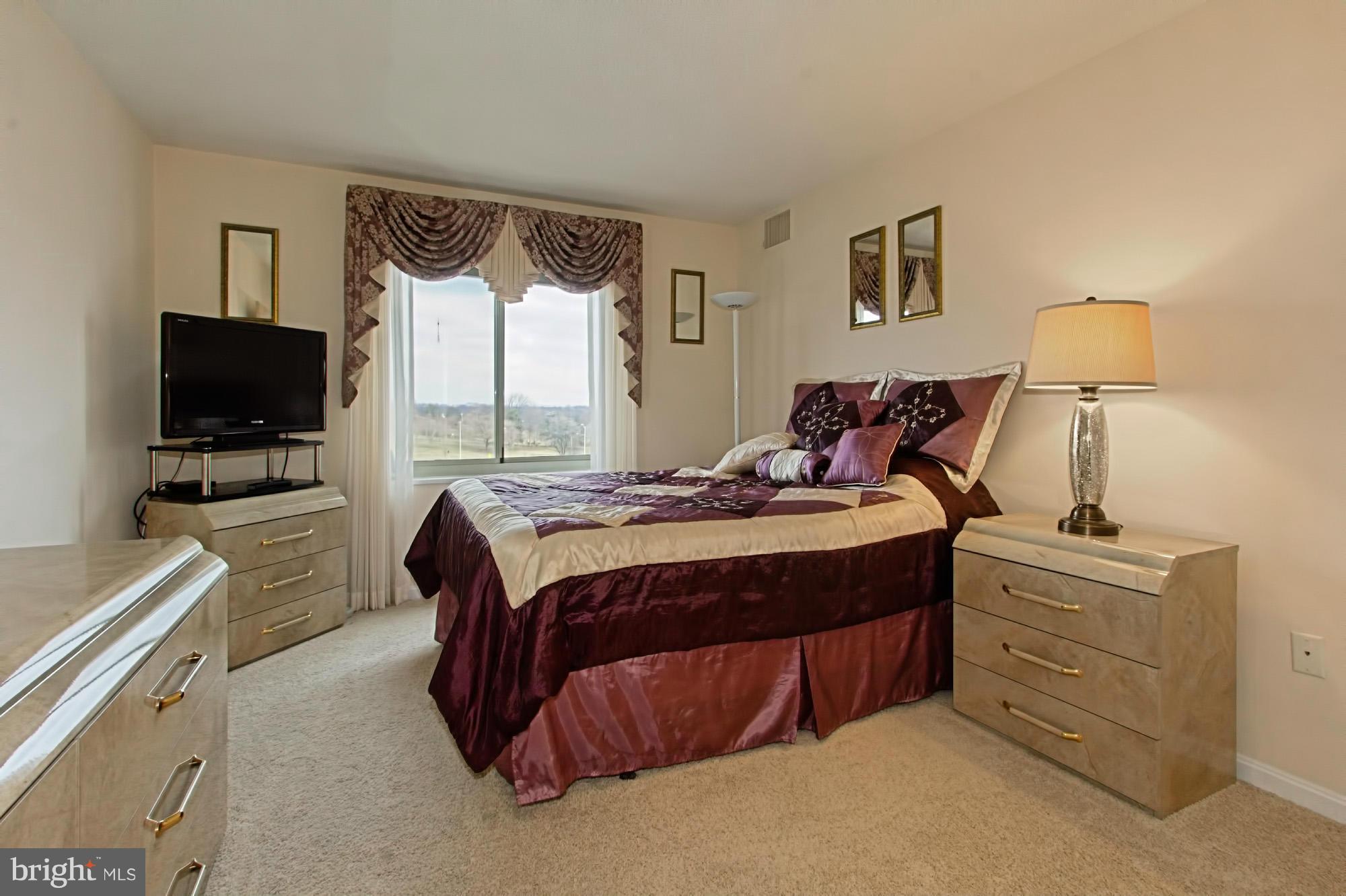 CARLYLE TOWERS - Residential