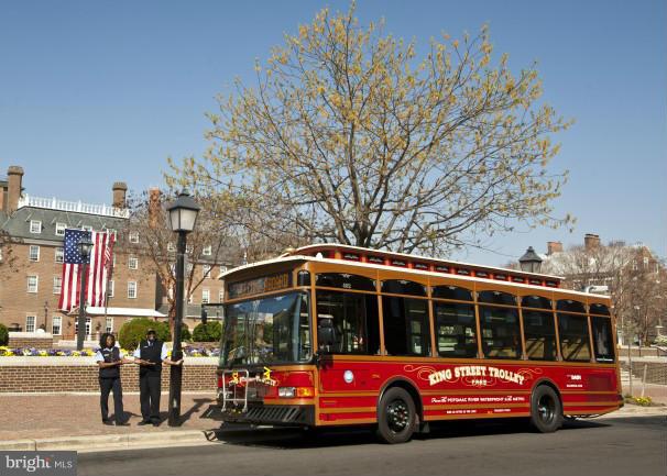 CARLYLE TOWERS - Residential