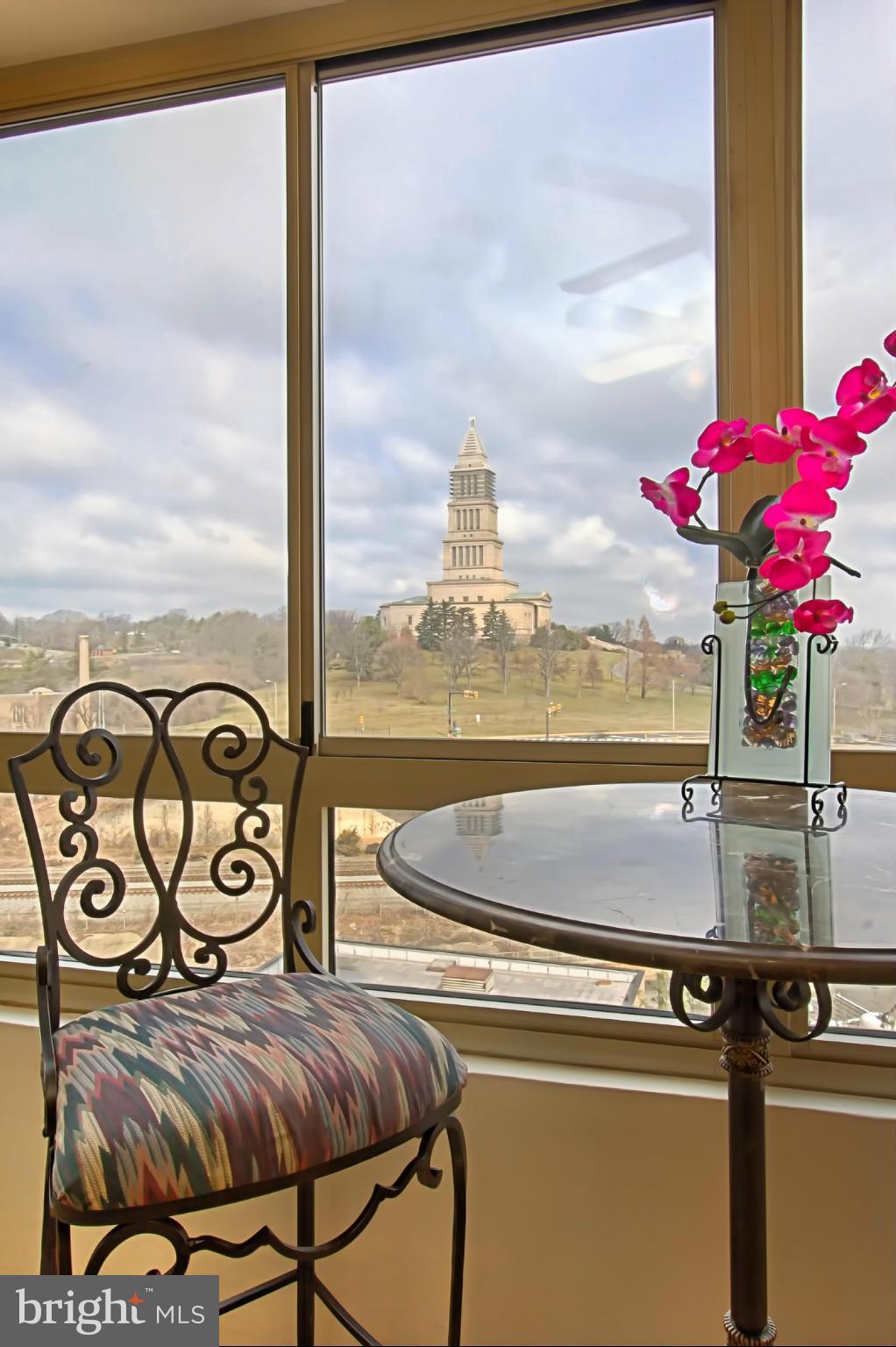 CARLYLE TOWERS - Residential